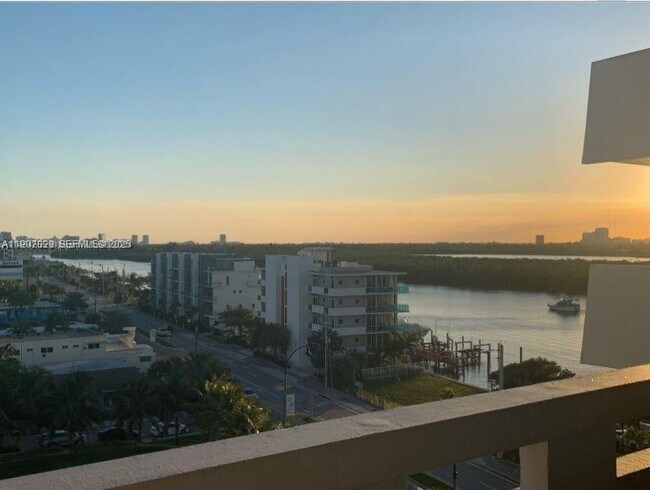 Building Photo - 3111 N Ocean Dr