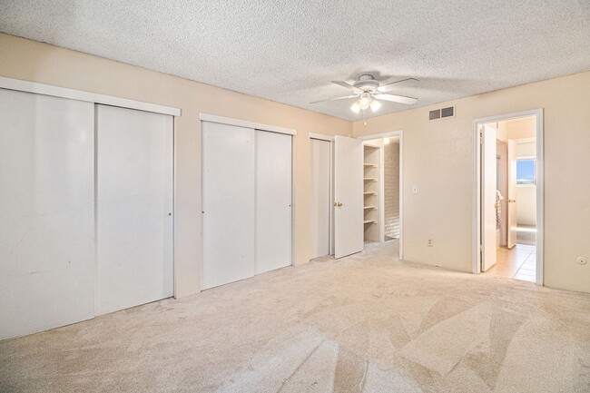 Building Photo - Well Maintained 2 Bed, 2 Bath Townhome in ...