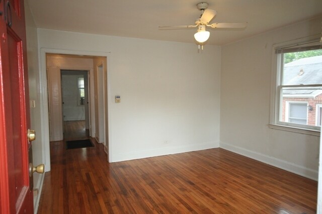 Building Photo - Adorable 1 Bedroom Apt / 1 Block to Duke!