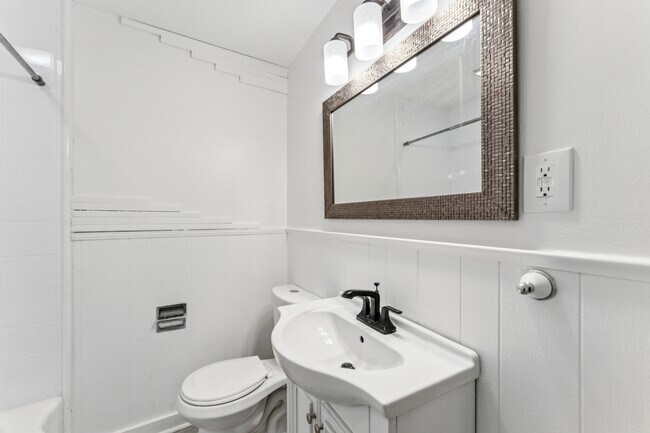 Building Photo - 417 Price Dr