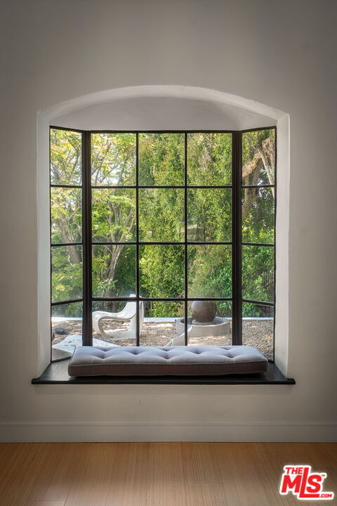 Building Photo - 1323 Club View Dr