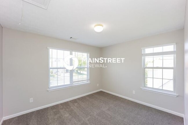 Building Photo - 877 Terance Ave