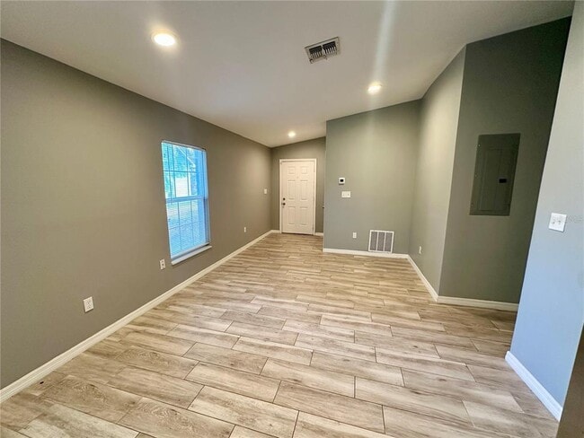 Building Photo - 912 Grand St