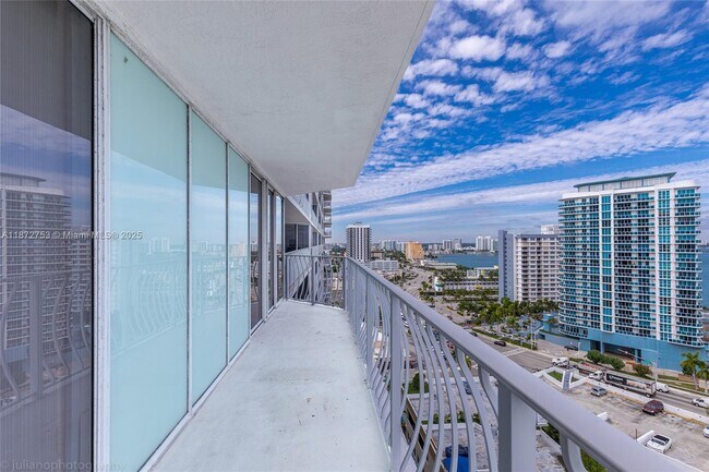 Building Photo - 7601 E Treasure Dr