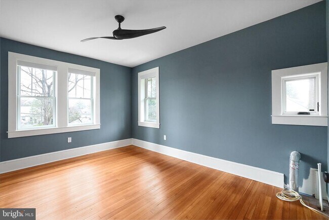 Building Photo - 3744 Huntington St NW