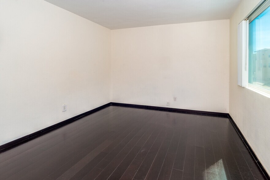 Building Photo - 674 Seacoast Dr