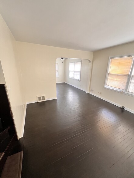 Living room + dinning - 4344 -4346 N Sherman Blvd