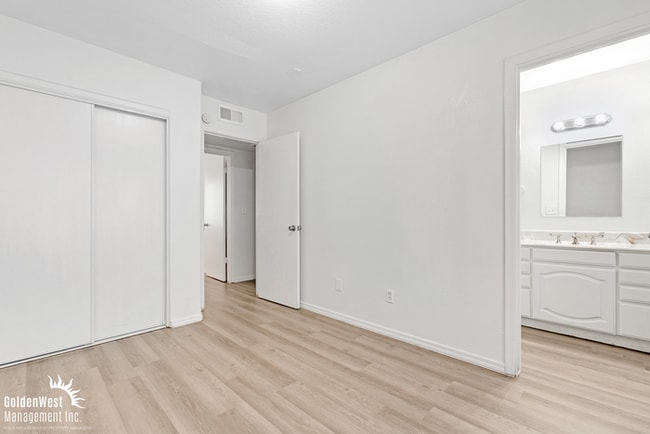 Building Photo - Remodeled 4Bdm 2Ba Downtown Duplex in Phoenix