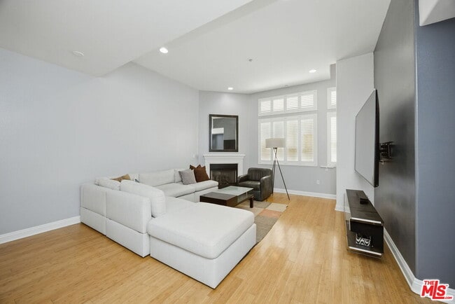 Building Photo - 2125 S Bentley Ave