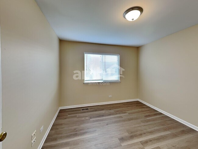 Building Photo - 388 Pheasant Chase Dr