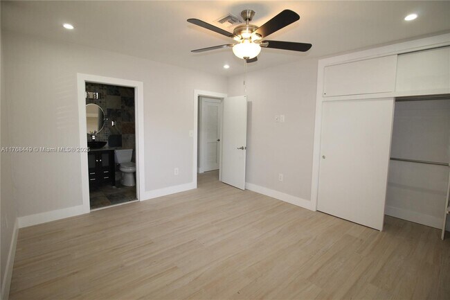 Building Photo - 4540 SW 15th St