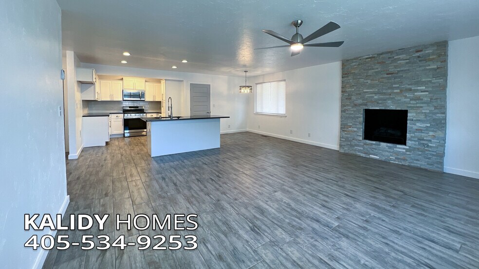 Building Photo - 702 Amity Ln