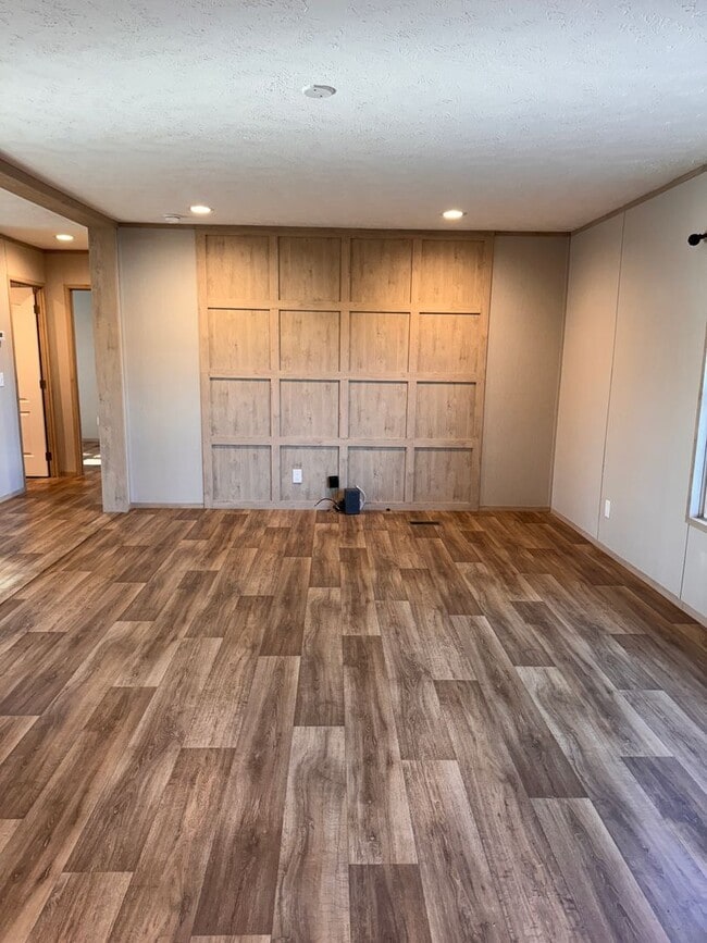 Building Photo - 3 Bedroom || 2 Bathroom in Concord