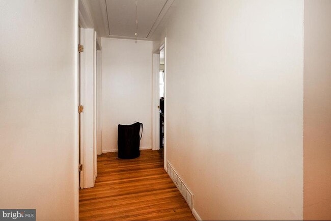 Building Photo - 10 Sherwood Ln