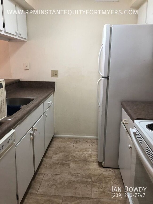 Building Photo - 5323 Summerlin Rd