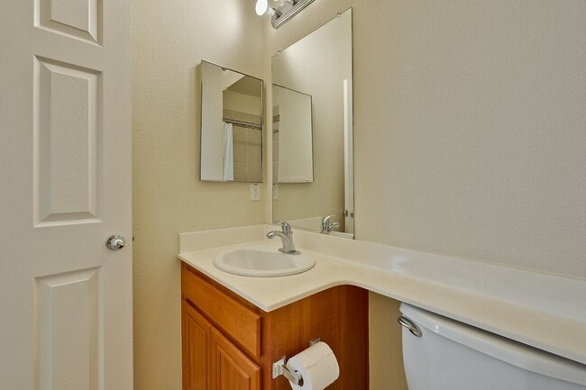 Building Photo - Sought-after Multi-level Home Near Great Mall!