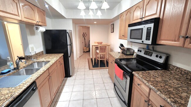 Building Photo - 2455 Lindell Blvd