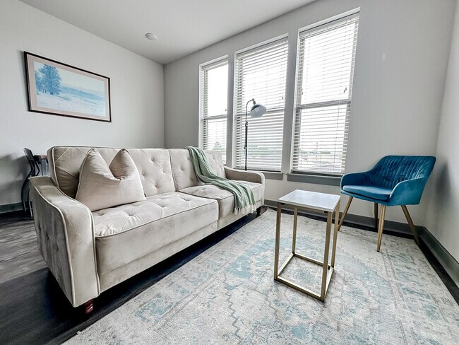 Building Photo - 111 E 4th St