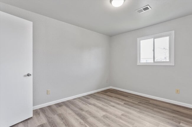 Building Photo - 340 Bench Blvd