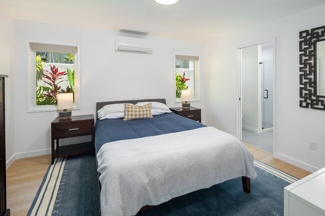 Building Photo - Renovated Kahala Retreat: 3-Bed Home + Stu...