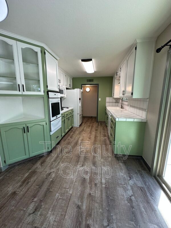 Building Photo - 1522 W Monte Vista Ave