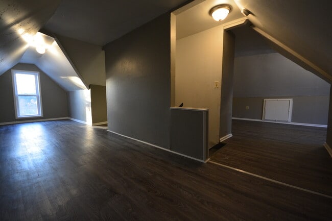 Building Photo - Available Now 4 Bedroom, 2 Full Bath Home