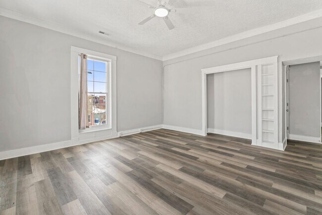 Building Photo - 621 E Main St