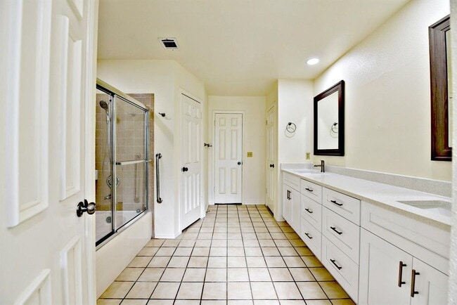 Building Photo - 6606 Hondo Bend