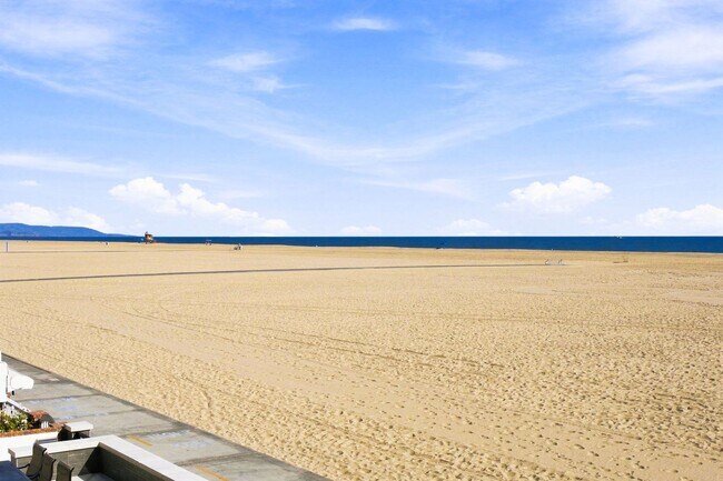 Building Photo - 1228 W Oceanfront