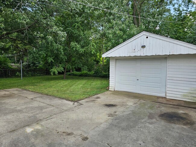 Building Photo - 717 E Hawley St