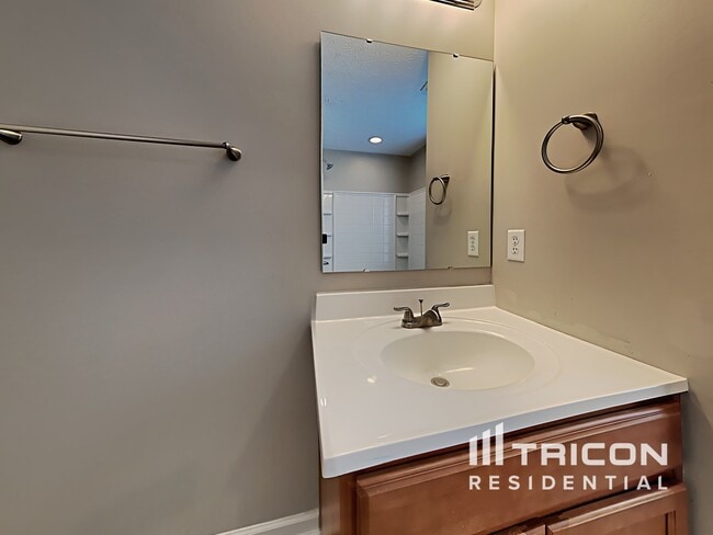 Building Photo - 2368 Bridlewood Dr