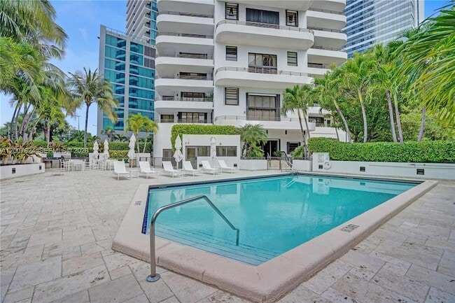 Building Photo - 151 SE 15th Rd