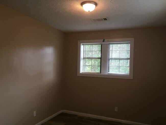 Building Photo - **AVAILABLE NOW**Total Electric East Columbus 4 bedroom/1 bathroom Home for Rent***