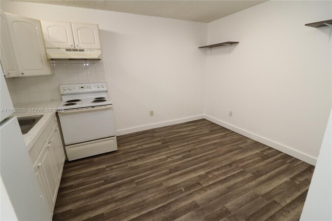 Building Photo - 951 SW 7th St