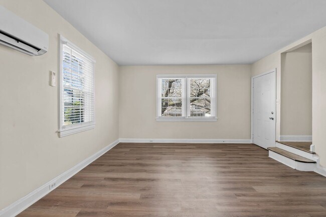 Building Photo - Spacious 1 Bedroom Duplex in Trinity Park, blocks from Duke! - Renovated & Pet Friendly