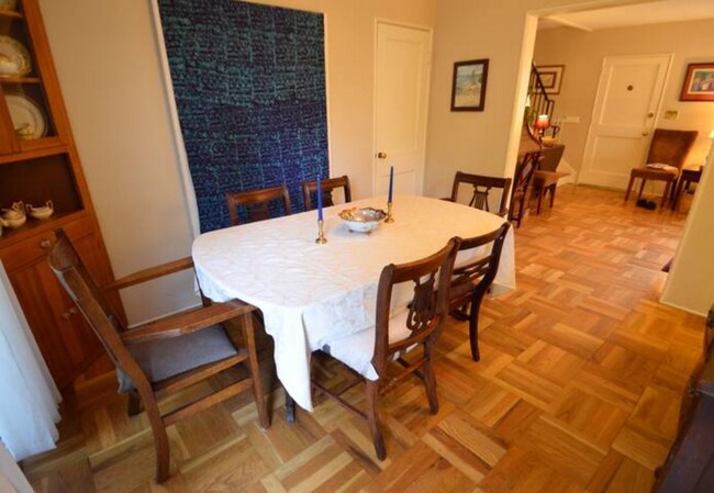 Dining room - 5394 Village Grn