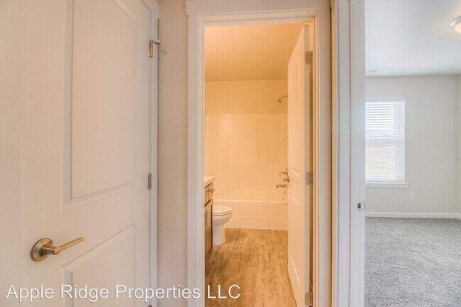 Building Photo - 2400 Woolsey Ln