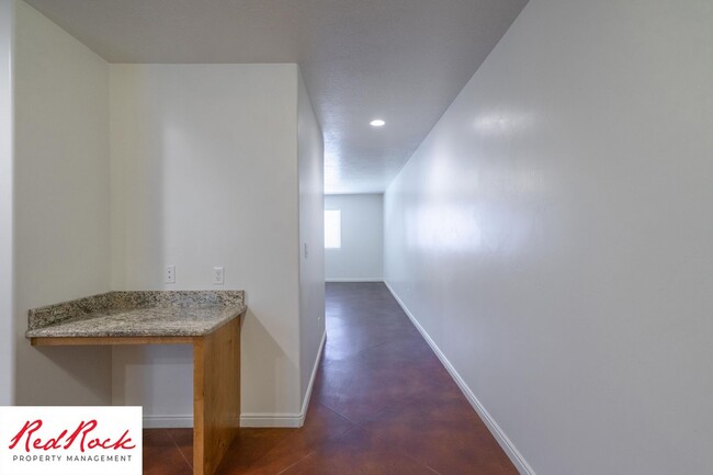 Building Photo - DOG-FRIENDLY 3 Bedroom Townhome with INTER...