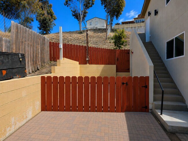 Building Photo - 847 Winston Dr