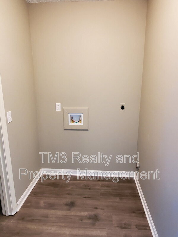 Building Photo - 904 S Edgebrook Ln