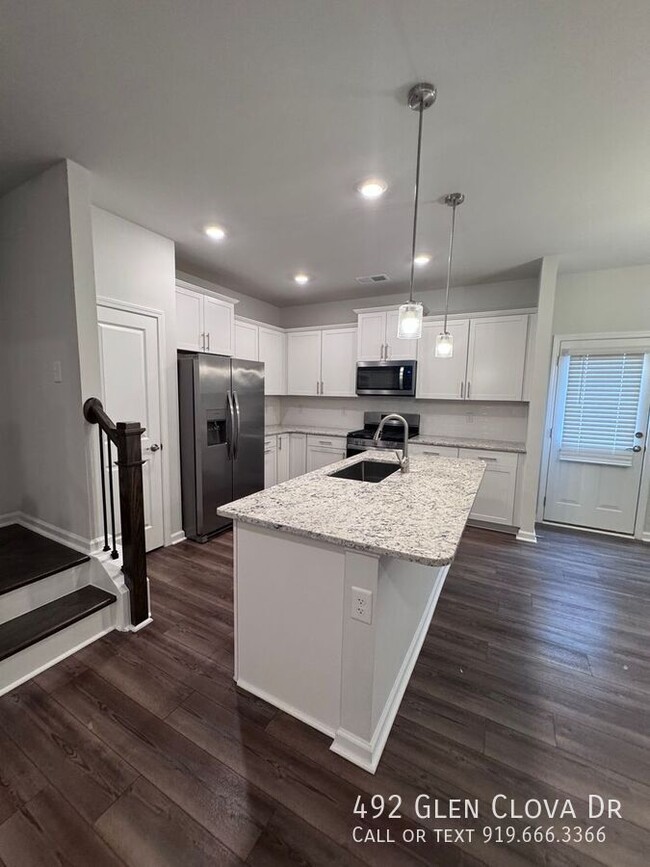 Building Photo - 492 Glen Clova Dr