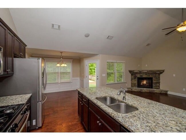 Building Photo - 1558 Driftwood Ln
