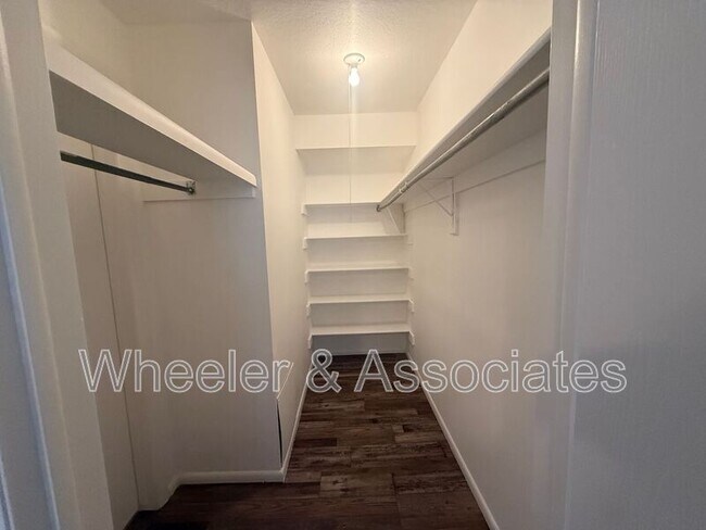 Building Photo - 2650 Jefferson Ave