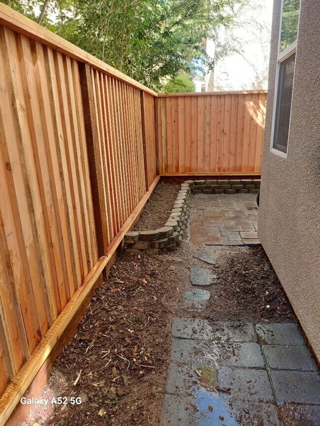 Building Photo - NICE TWO STORY TOWNHOME IN NATOMAS!