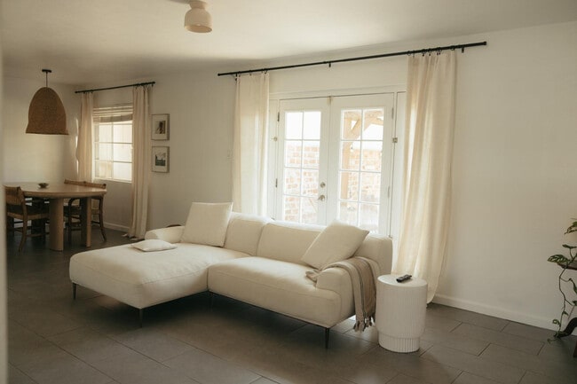 Building Photo - 4007 E Heatherbrae Dr