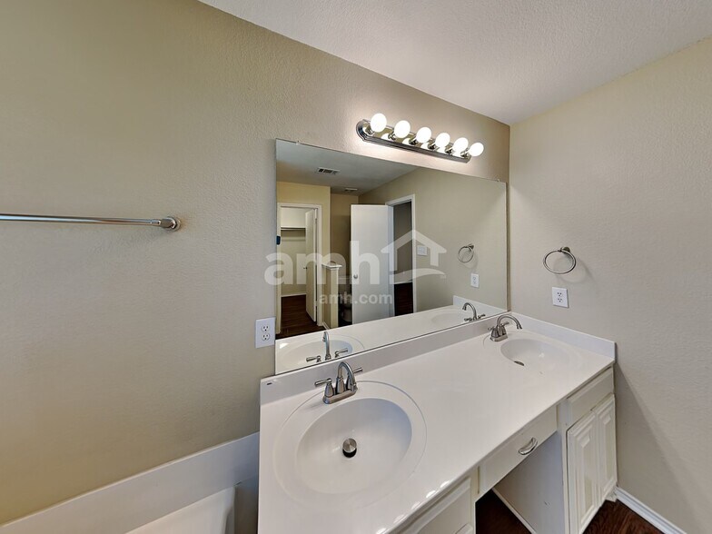 Building Photo - 126 Jennings Dr