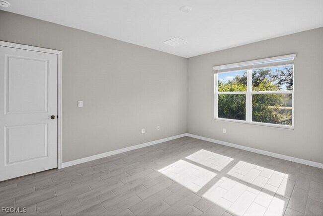 Building Photo - 553 Kingsbury Ln