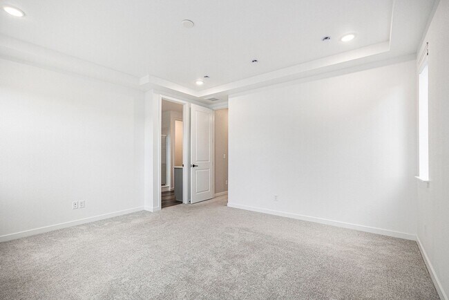 Building Photo - Sterling Ranch Stunner!!