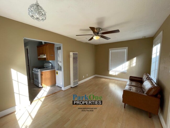 Building Photo - Ward St LO