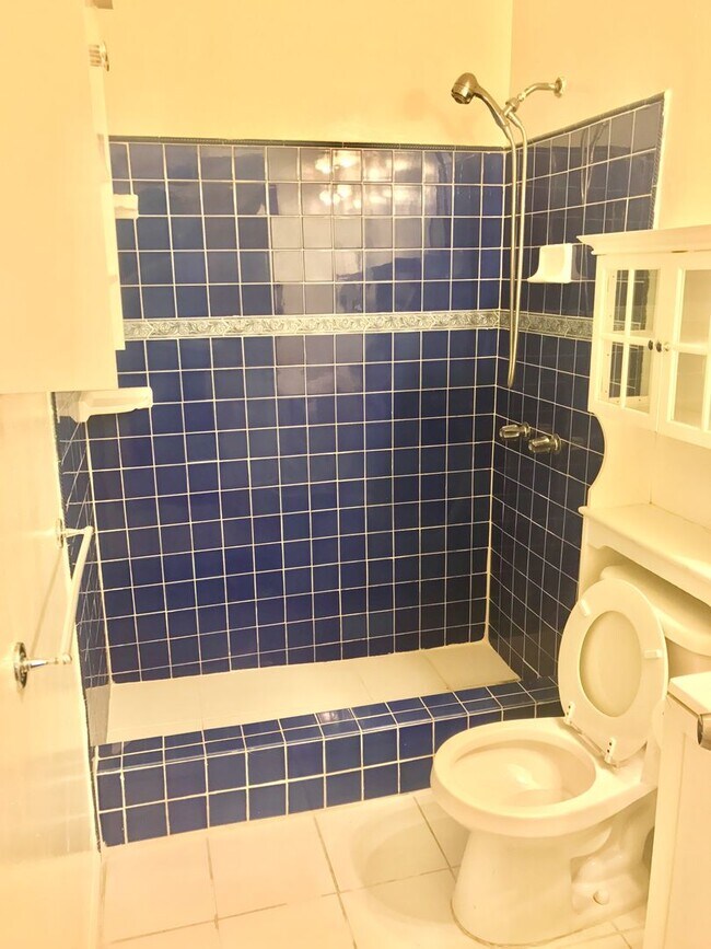 Building Photo - 4 BED 3 BATH BEAUTIFUL HOME!!!